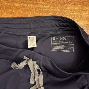 Figs Zamora joggers. Navy.